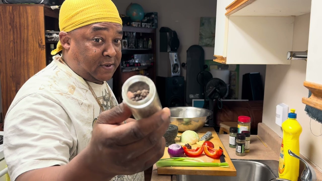 Flint food and Adventure TV:today cook up cabbage 🥬 shrimp 🍤 stirfry