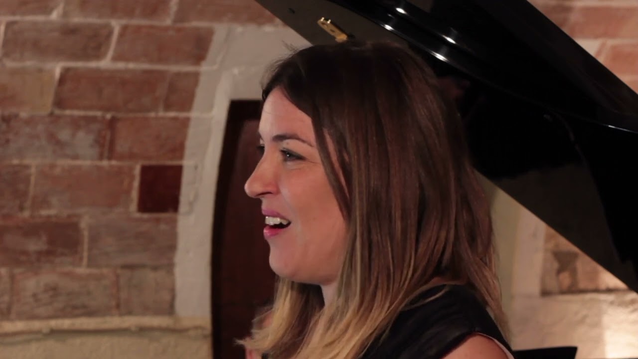 La llar (Cinc cançons de bres) - Matilde Salvador