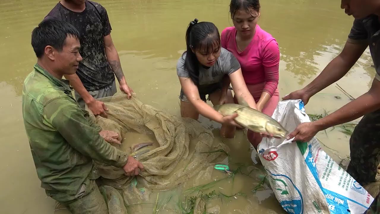 Interesting Fishing - How To Catch Fish In The Wild, Fishing Alone Catch a Lot Of Fish