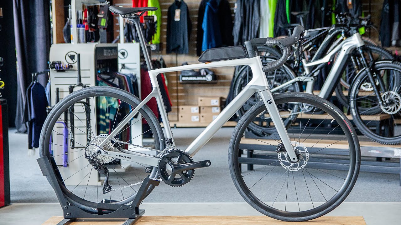 Rower Focus Paralane 8.7 White &ndash; Komfort, szybkość i wszechstronność! 🚴&zwj;♂️