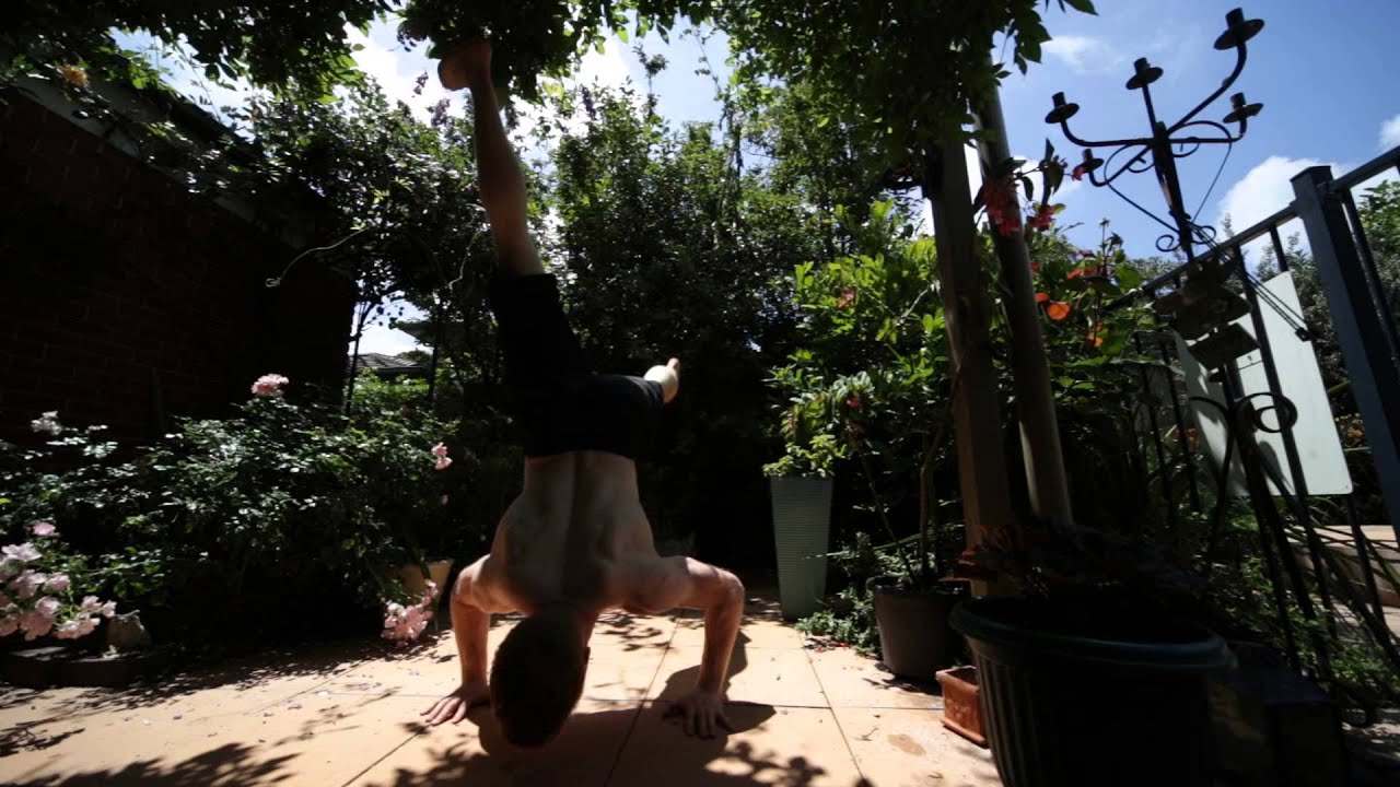 Smo: 100 Handstand Pushups FB Challenge