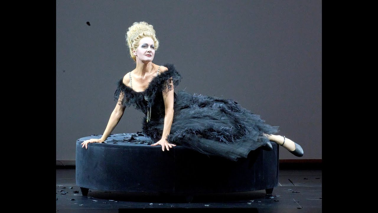 Stephanie Houtzeel sings the Aria of the Dame in Hindemith's Cardillac