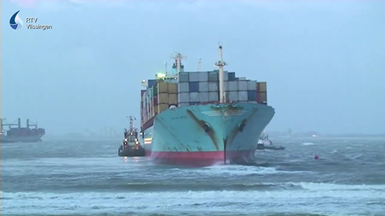 Containerschip Sea-Land Meteor (Maersk Line) aan de grond bij Vlissingen
