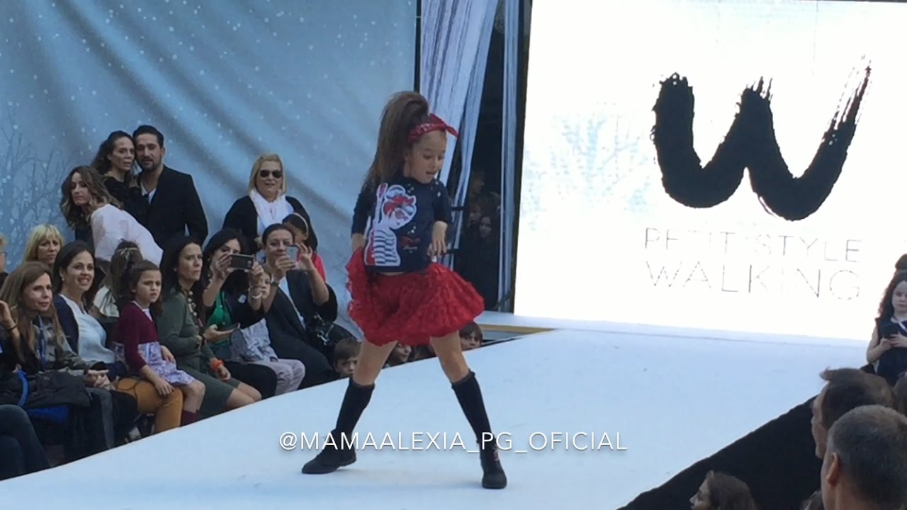 ACTUANDO en el desfile de PETIT STYLE WALKING BARCELONA para BOBOLI