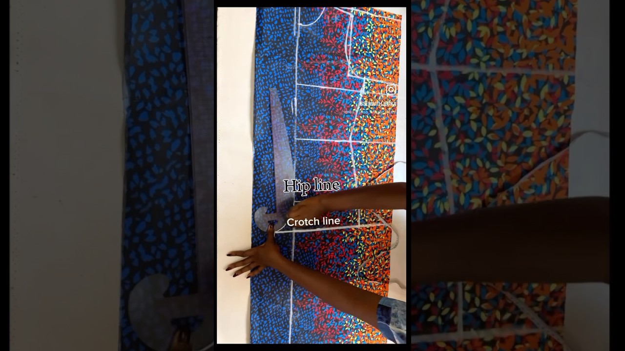 Have you seen this tutorial yet? #sew #sewingtutorial #rompers #jumpsuit #explorepage