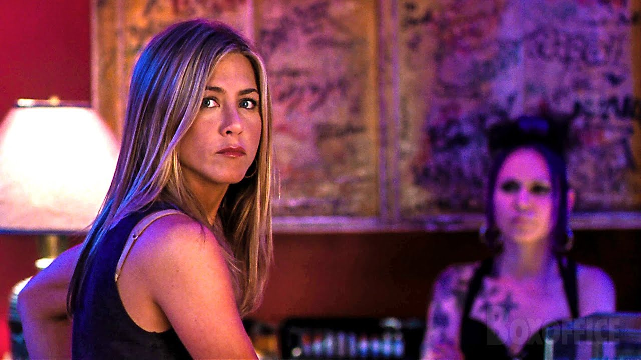 Jennifer Aniston veut se faire tatouer la poitrine | Le Chasseur de primes | Extrait VF