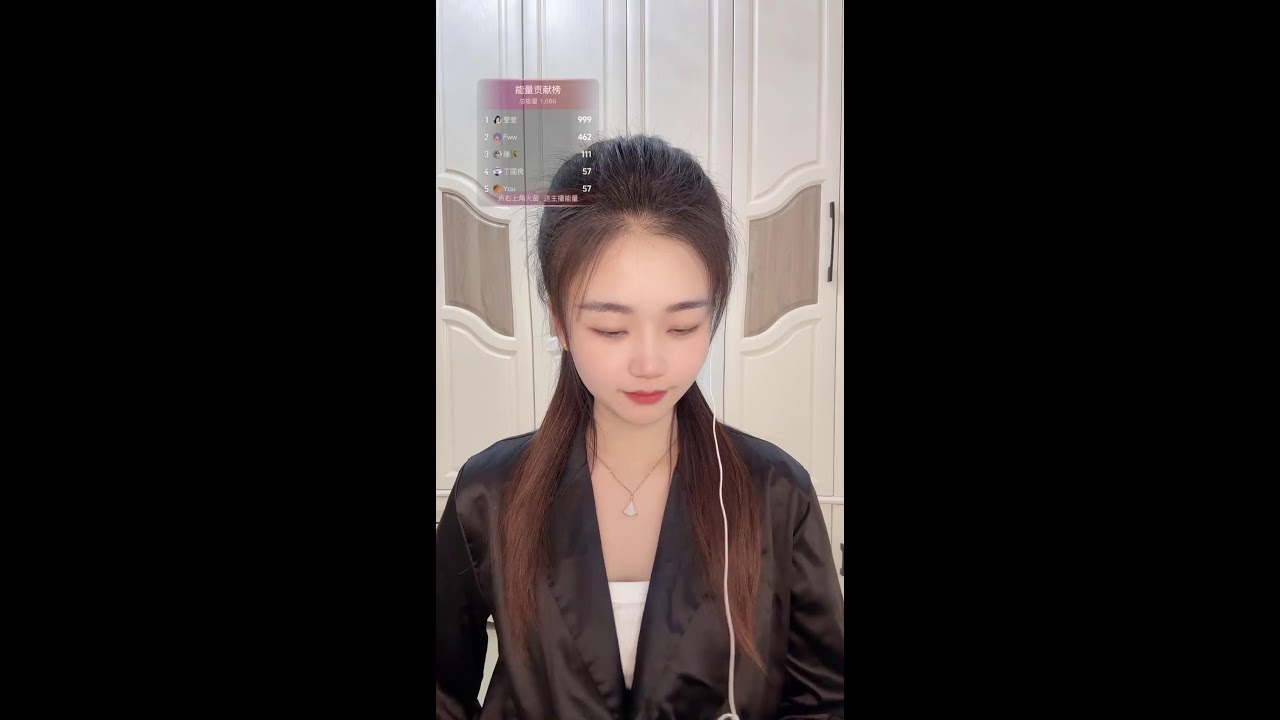 莹莹在摆摊