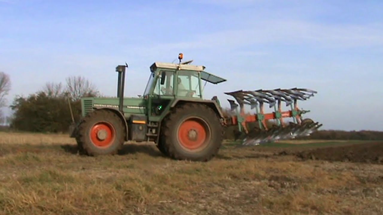 FENDT FAVORIT 614LSA AND KVERNELAND PLOUGH