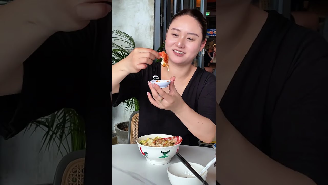 吉隆坡的第二天中午起床 二刷了一趟米其林海脚人 拉拉黄面还是和第一次吃的一样鲜 如果再去吉隆坡的话 还回去吃 吃过饭去了著名的粉红清真寺 #吉隆坡美食  #马来西亚美食  #粉红清真寺