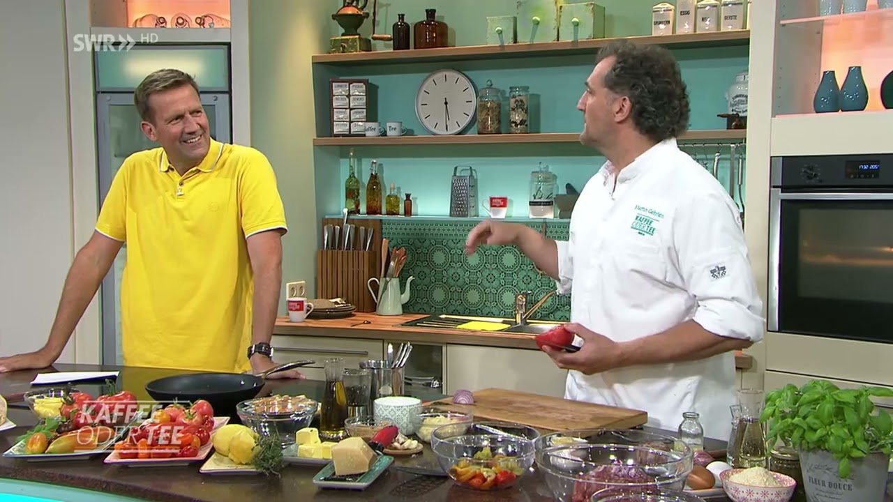 Rezept: Tomatensalat mit Pesto-Frikadellen und Parmesan-Crostini | Kaffee oder Tee