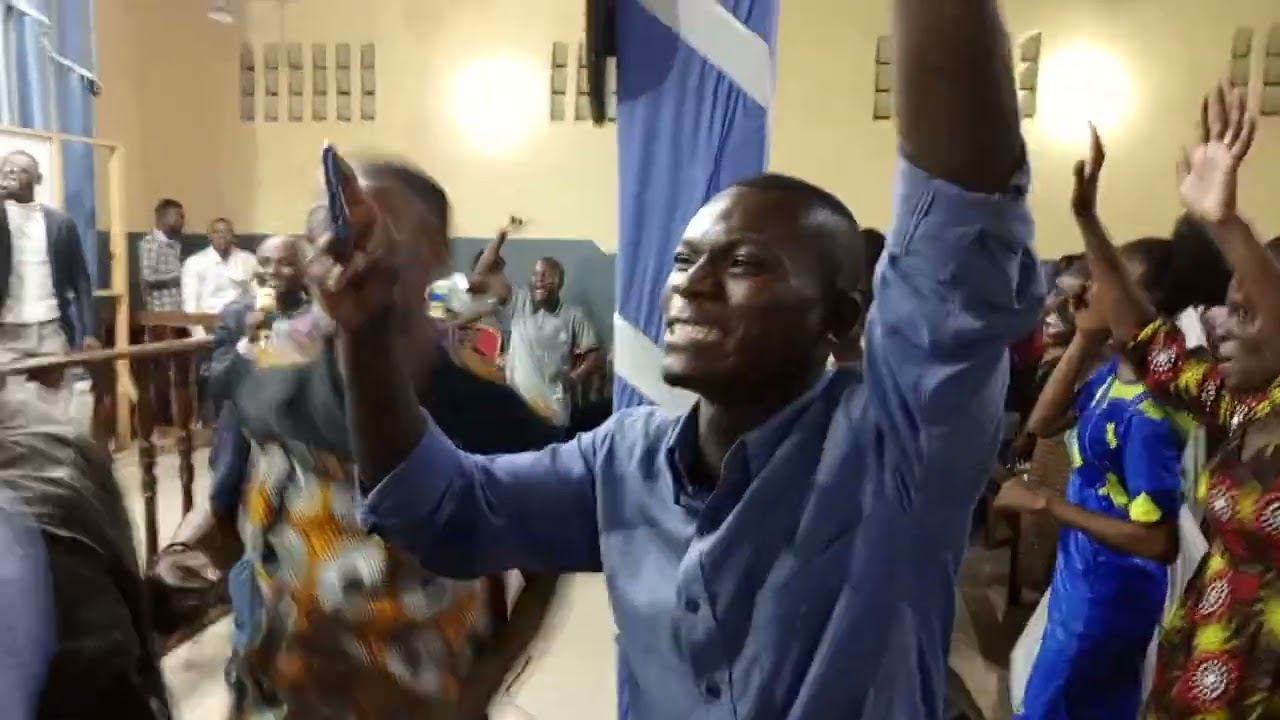 Fr Randol ngami explose la Voix Du Très Haut Tabernacle par sa chanson kembo na nkembo