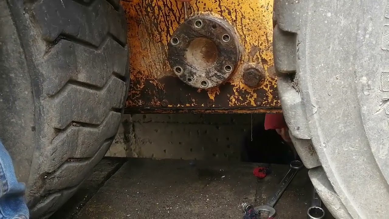 Desmonteje de un  motor hidraulico de minicargadora