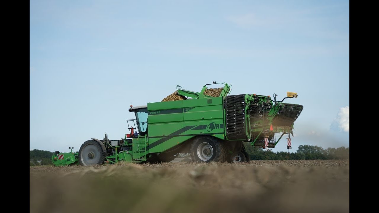 Loonbedrijf Van Hal met gloednieuwe AVR PUMA 4.0/ Groede