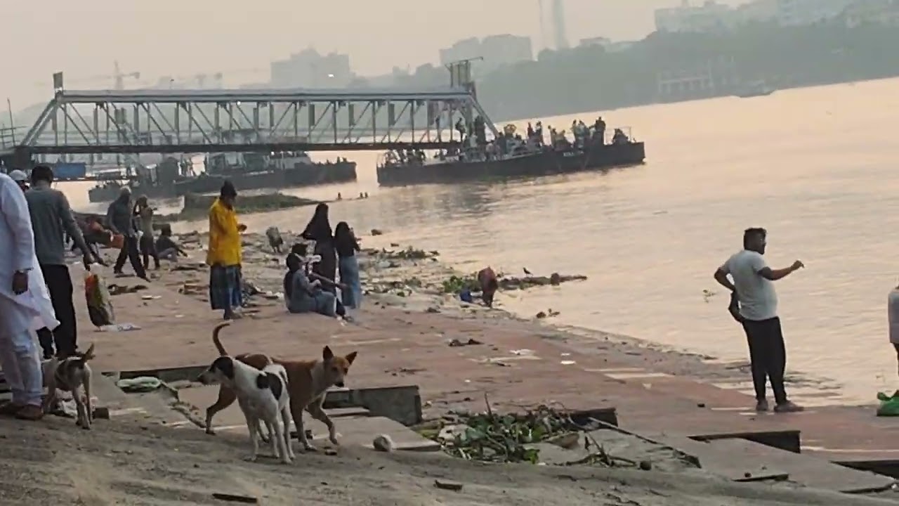 Kolkata University and Ganga Nadi ke pass ghoom raha hun