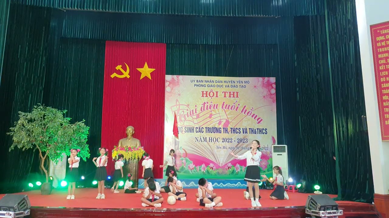 Tiết mục đặc sắc trong hội thi giai điệu tuổi hồng của Trường Tiểu học và THCS Khánh Thượng .