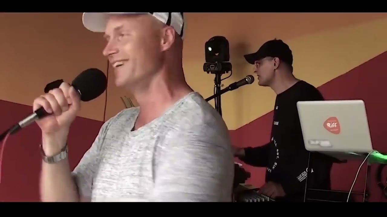 Grają i śpiewają Krzysztof Igor Krawczyk i Sławek Nalepa