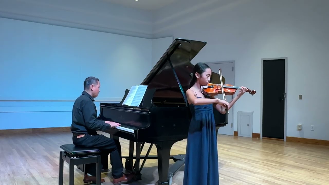 Caitlin(11) plays Concerto in A Minor by Vivaldi