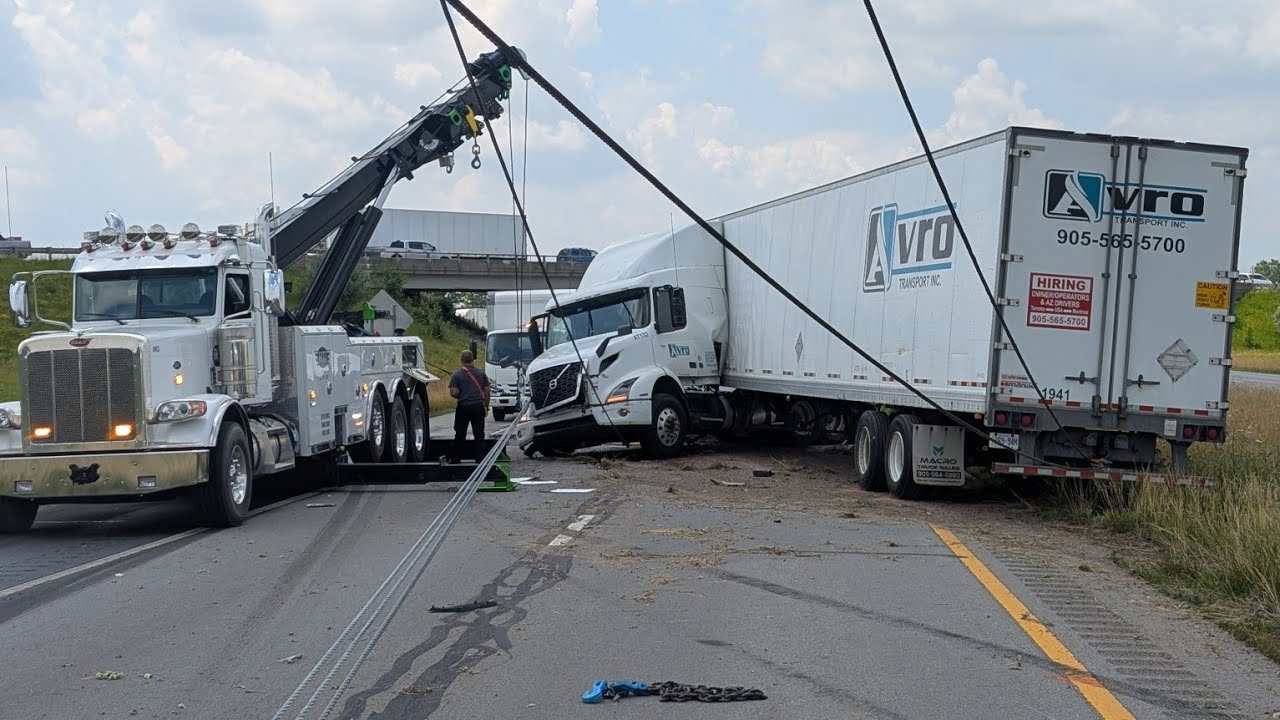 HEAVY ACCIDENT I-75 lots of carnage. Illegal driver?