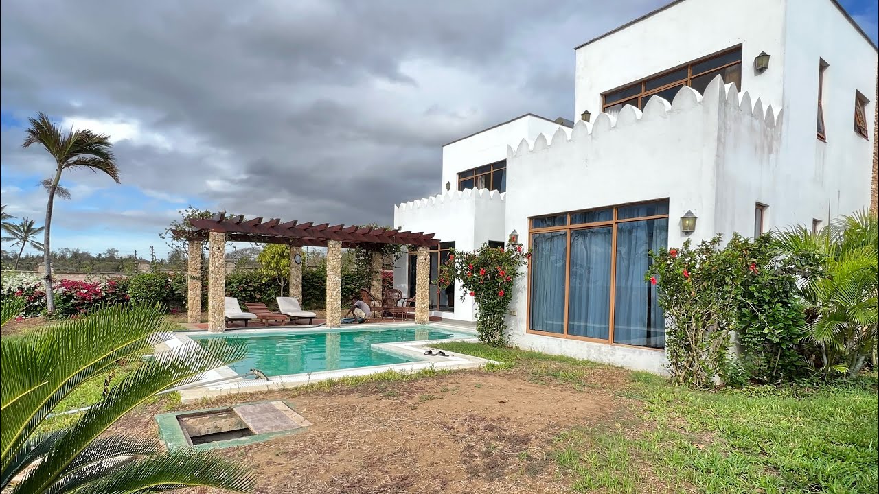 $800,000 4 BEDROOM BEACHFRONT VILLA (📍Kikambala kilifi)