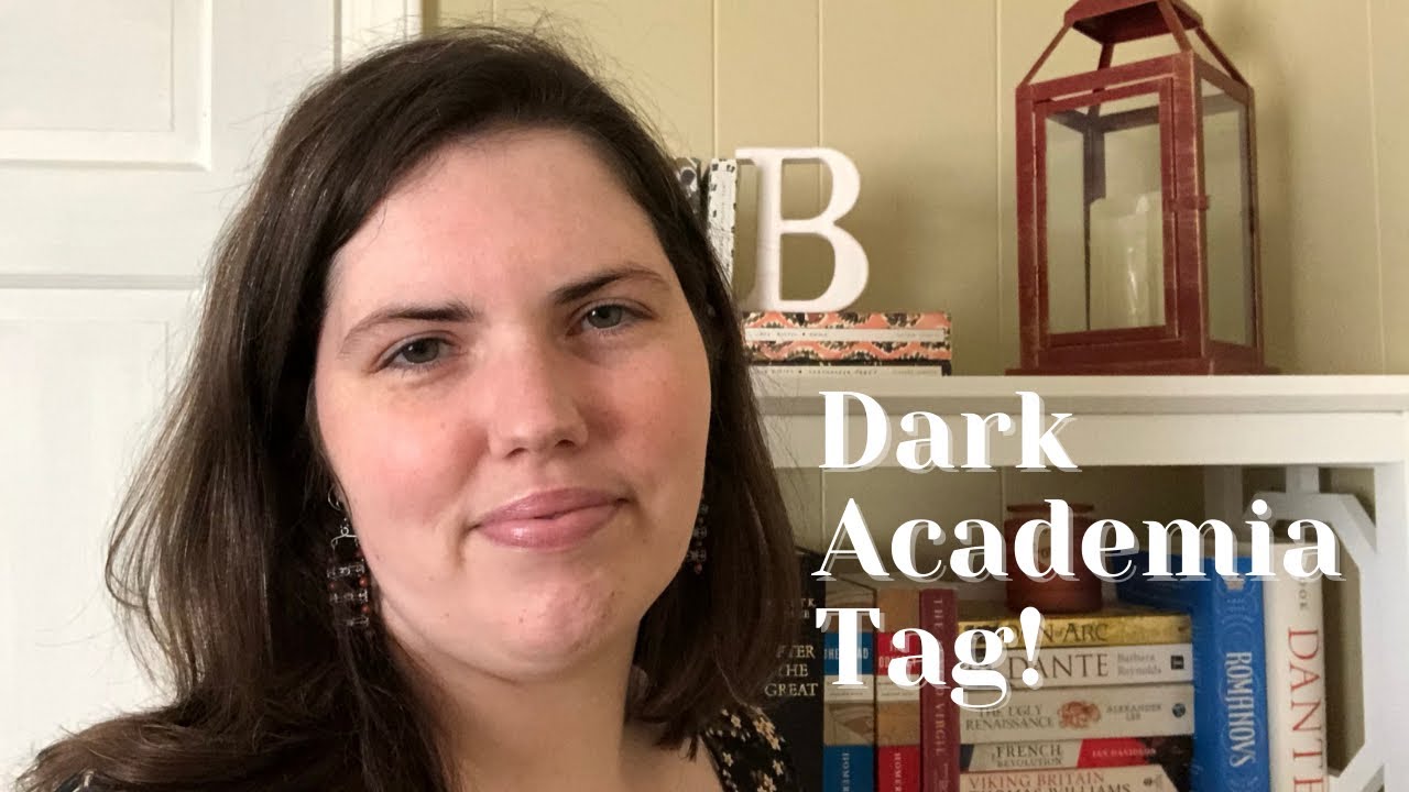 Книга в жанре «Тёмная академия» (Dark Academia)