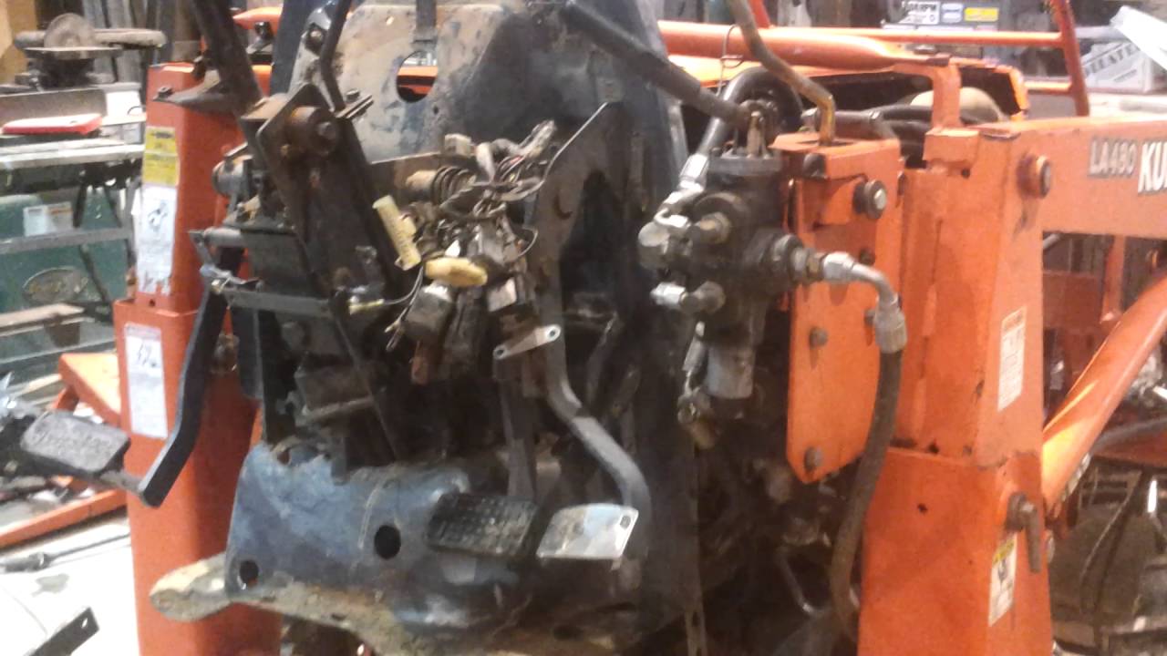 Kubota L2900 Tractor split for clutch service Grand L SERIES