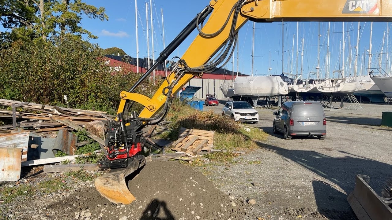 Köp Grävmaskin CAT 310 med GPS/Redskap på Klaravik