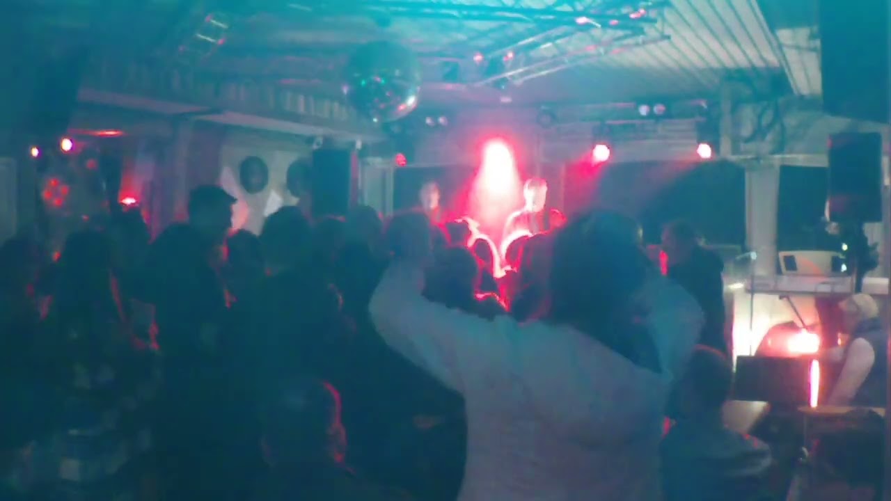 Cover Me Up: Nahkatakkinen tyttö ja Tinakenkätyttö @localrockmarathon 2022