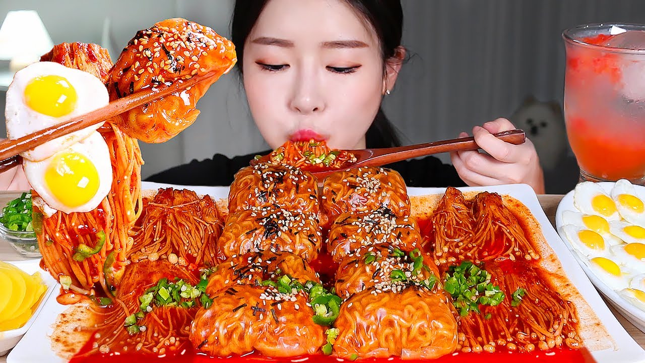 ASMR * 🔥 Комбо с острой едой 🔥 Острые обертывания с курицей и лапшой и пряные грибы эноки MUKBANG