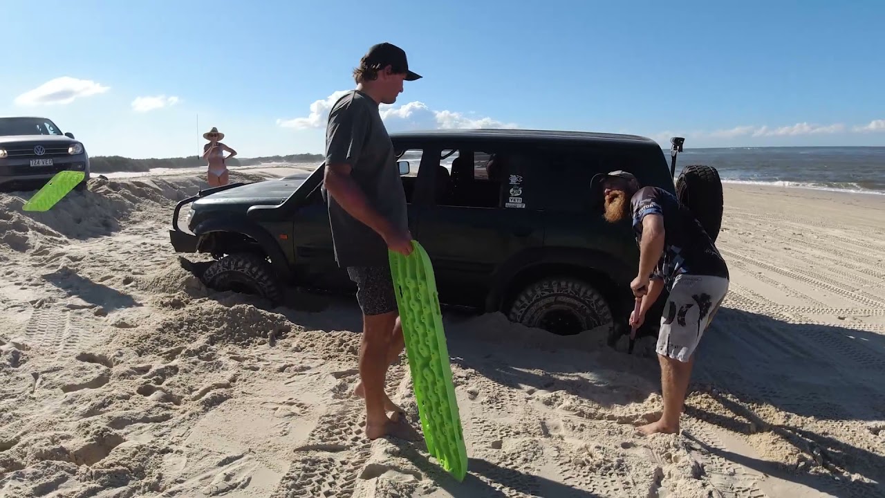 Andrew gets the GU bogged at Stradbroke Island.