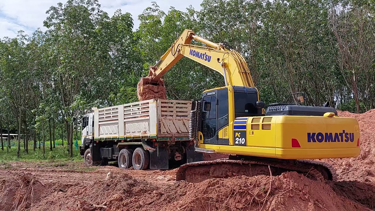 จัดเต็มอุ้ม komatsu pc210-10mo   ดินสวยจัด เพชรอนันต์จัดให้ excavator and truck EP.8699