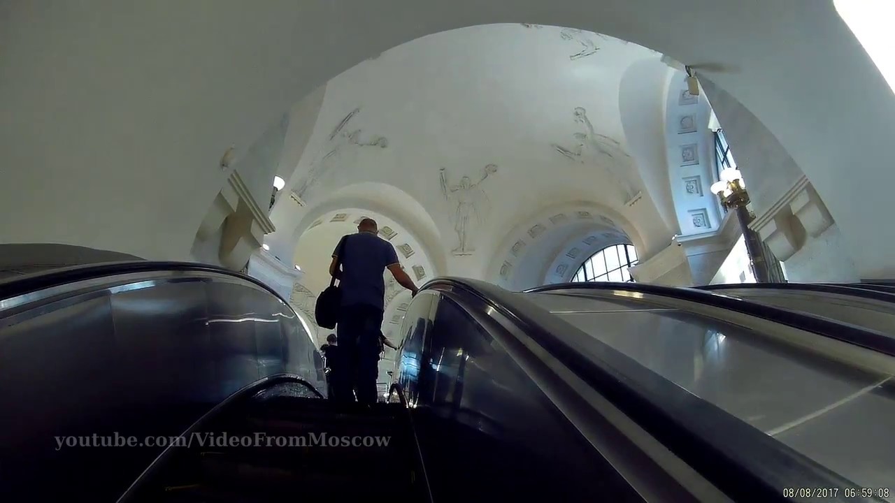 метро Октябрьская (кольцевая), выход в город // 08.08.2017