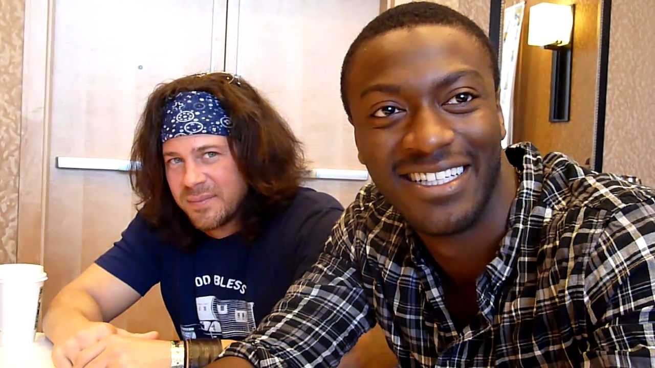 SDCC 2010 - Leverage - Christian Kane and Aldis Hodge (guitars, romance, singing, a dark side).mov