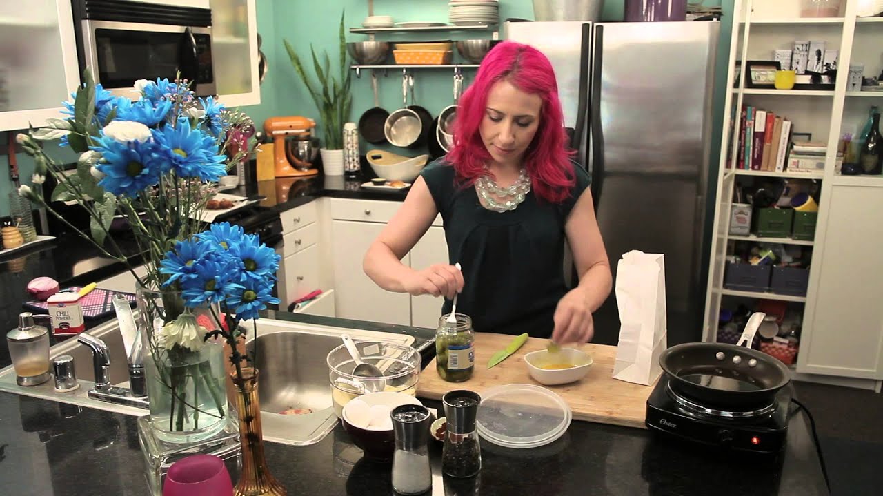 How to Fry Pickles in a Frying Pan : Fry It Up!