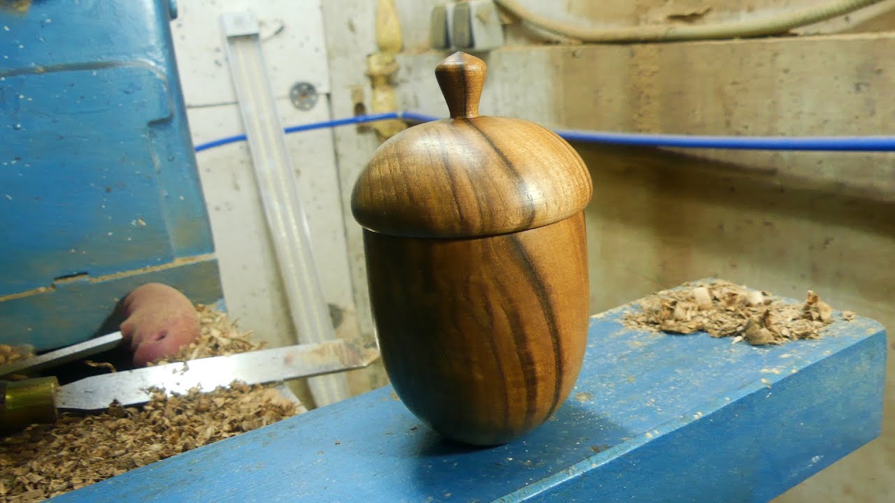 Acorn Box – Simple Woodturning Project