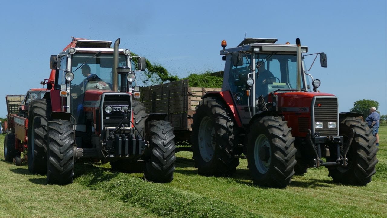 Massey Ferguson 2725 Electronic Picking Up Grass Silage
