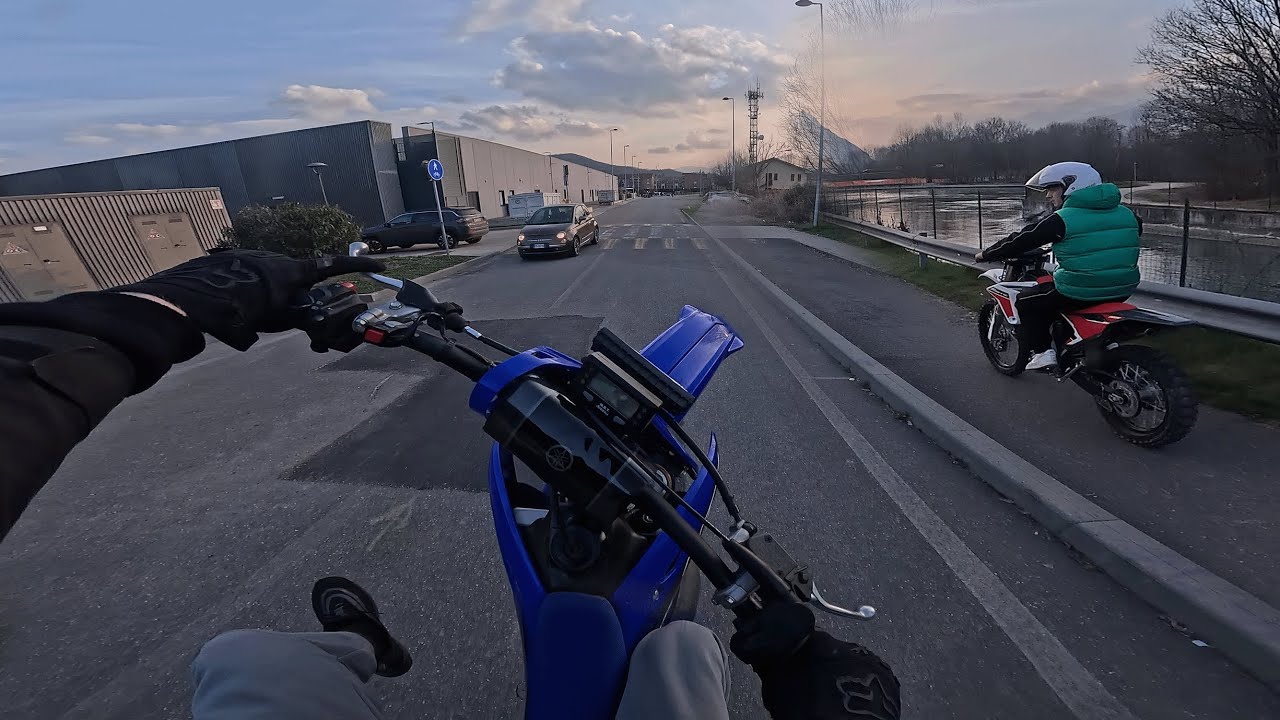 RADUNO IMPROVVISATO dopo 3 Mesi FERMO! | *close calls to crash & YZ 125 vs Xe 125