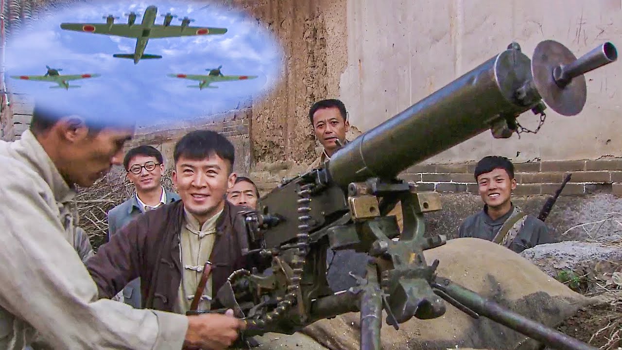 日軍戰鬥機轟炸共軍據點，怎料被共軍小子手持重機槍掃射墜落！#抗日