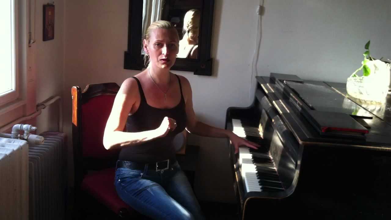 # 9 vocaliza pe interval de nona.