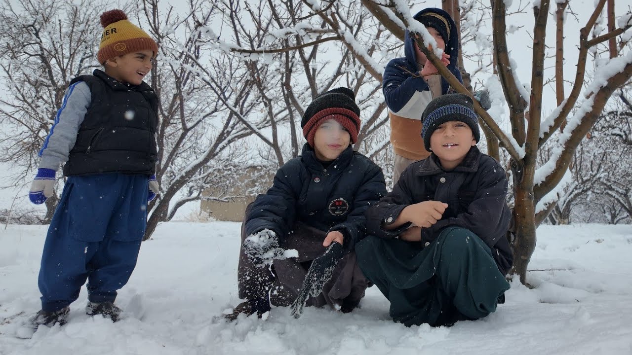 Heavy Snowfall in Balochistan | Kids Playing in Snow | Winter Vlog | Snowfall | Kids Snow Day Fun