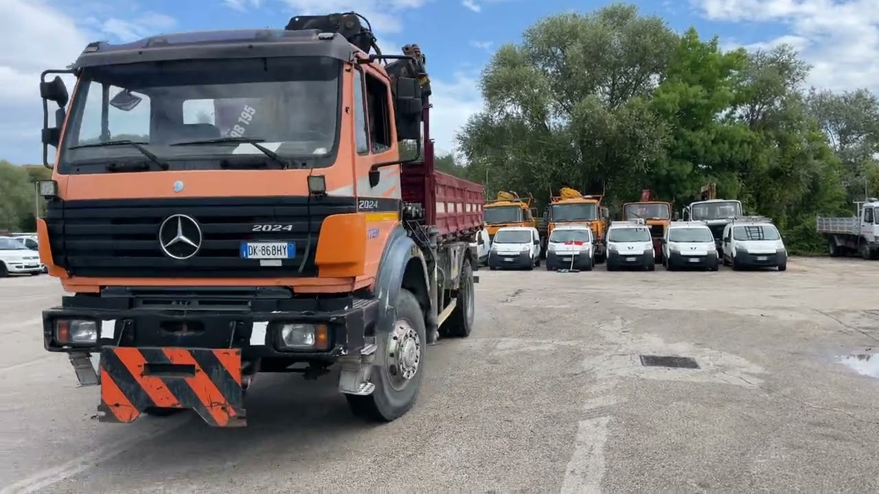 Asta 234062 - Lotto 4: 1995 Autocarro MERCEDES 2024 con cassone ribaltabile e gru