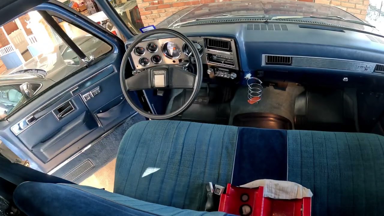 Видео запуска двигателя Chevrolet Silverado на морозе 1981 года (полная версия).