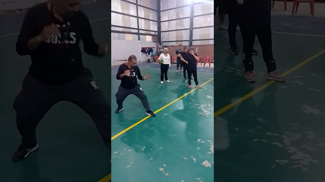 (Newcom) Trabajando la técnica de salto en ataque femenino - Julián Muñoz - SIEMPRE PRIMAVERA (SL)