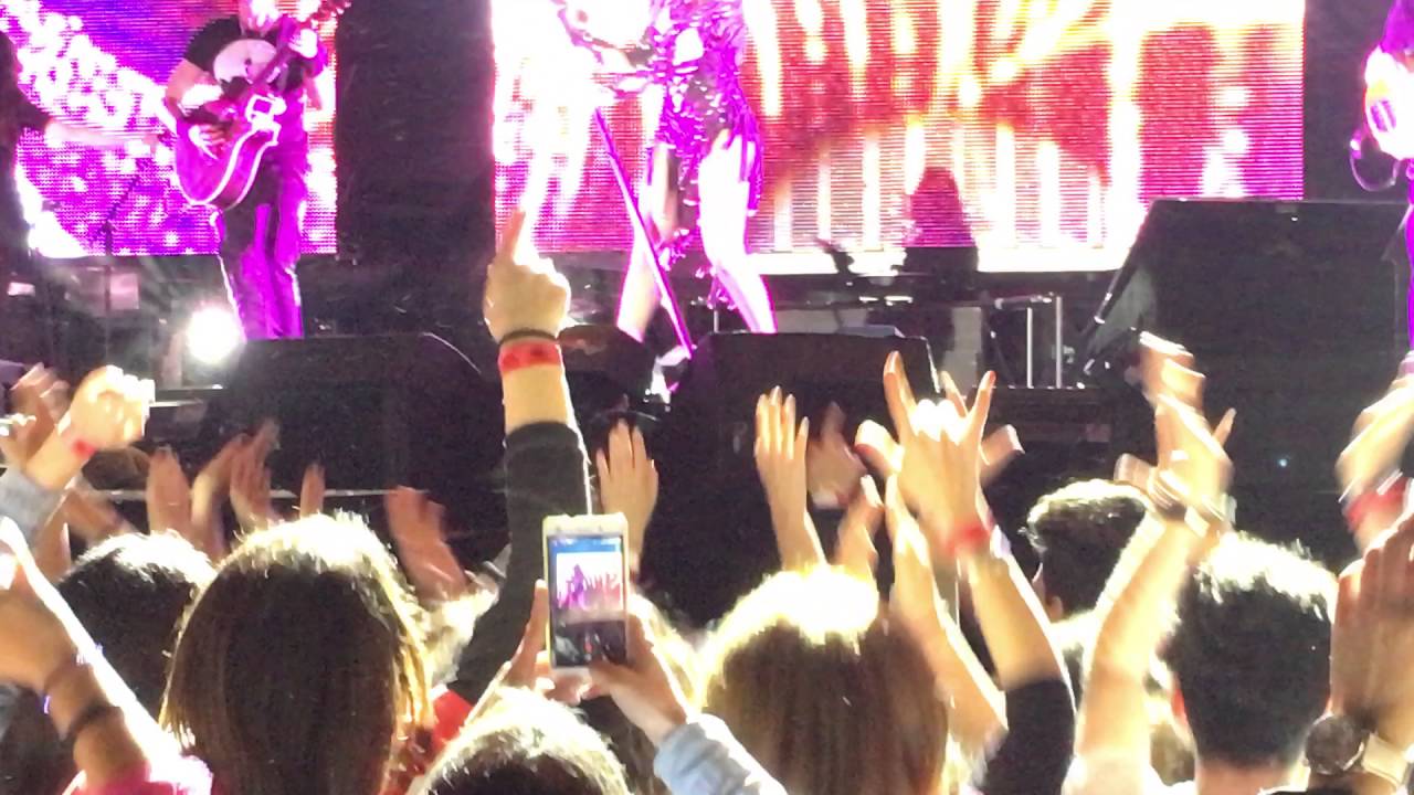 Malú - Cómo una flor (Directo)