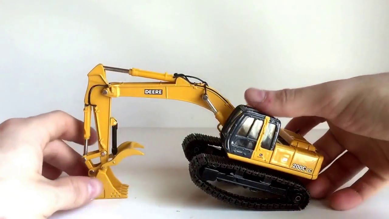 Ertl John Deere 200CLC Review