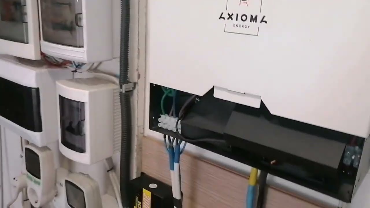 Система дала збій!Скаче вихідна напруга інвертора Axioma 3000BF.
