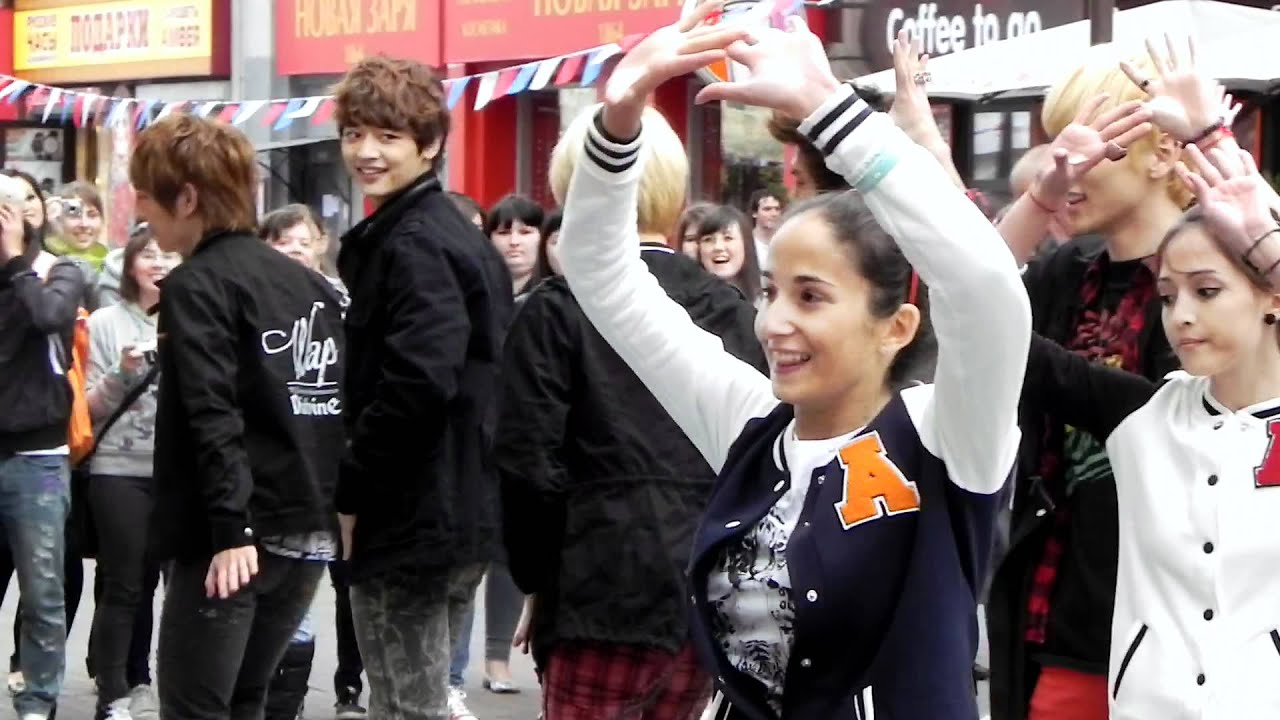 Shinee in Russia 110906 Old Arbat
