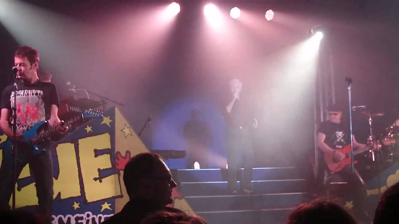 EAV - Dummheit an die Macht (Göllersdorf live 2010) 1/11
