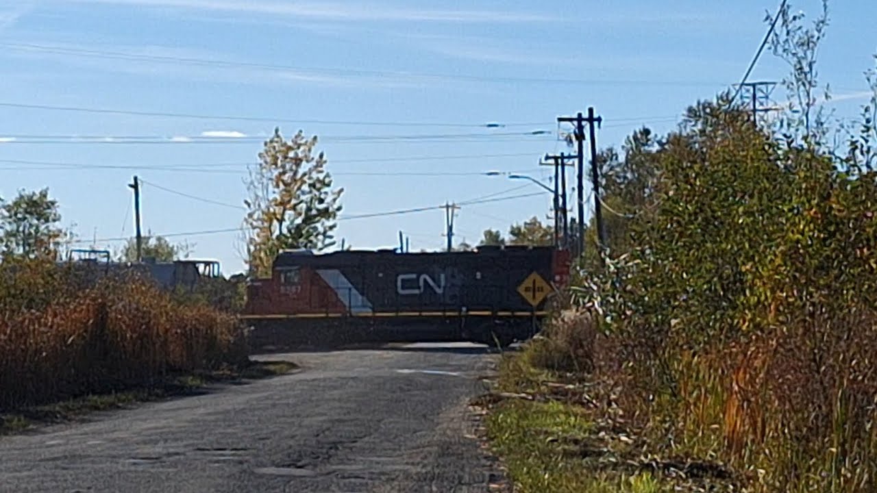 A Local Freight Train Hits The Loud K5LLA Horn With An SD40-2 Trailing, CN L59831 09