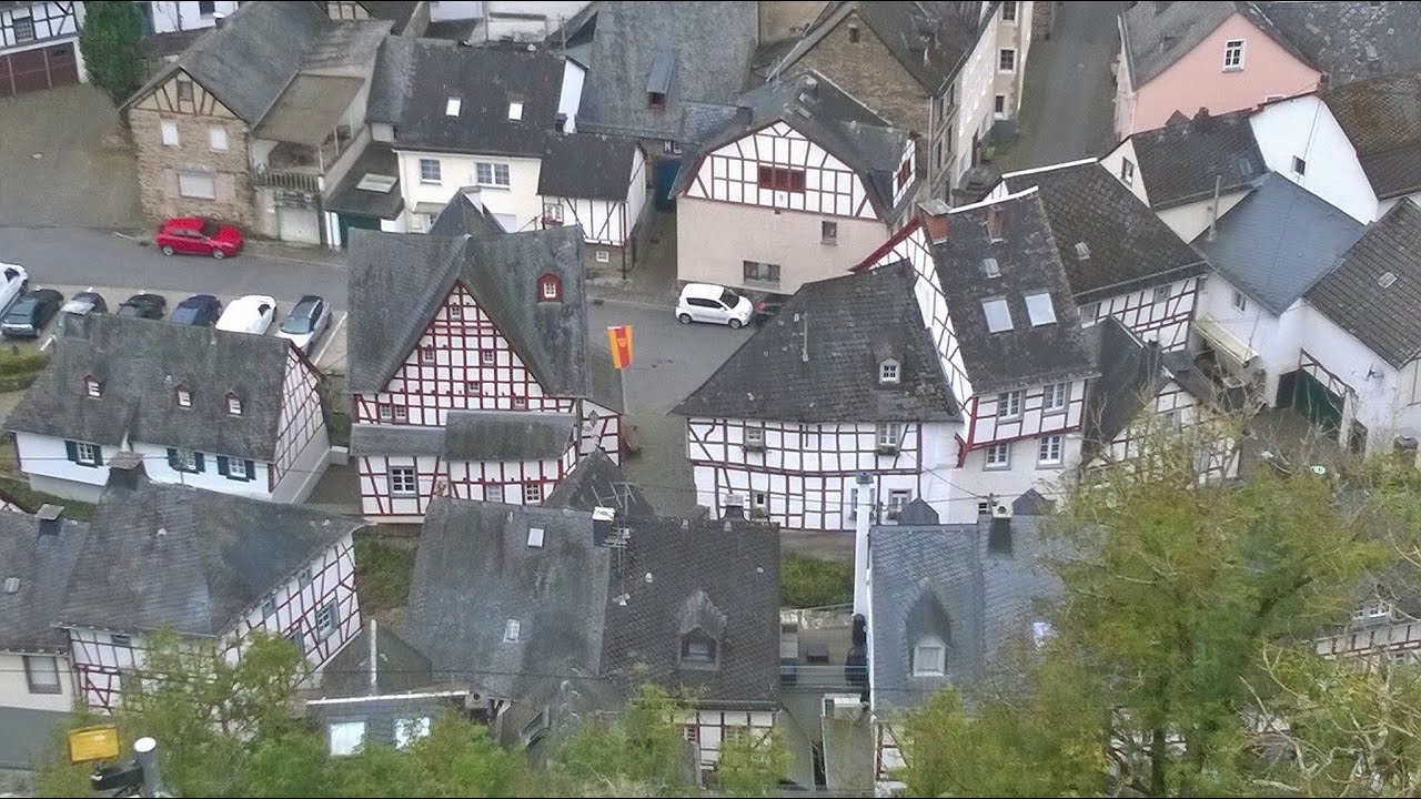 Löwenburg und Philippsburg - Monreal - Rheinland-Pfalz