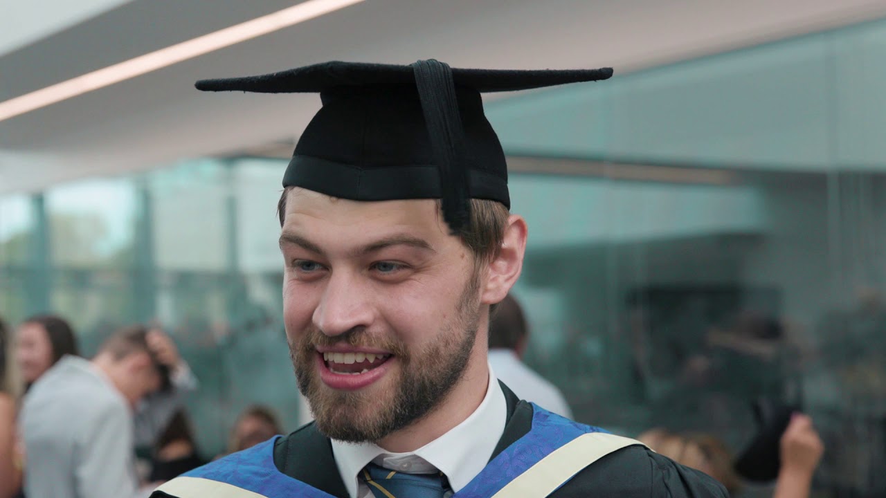 First Surrey Vets Graduate | University of Surrey